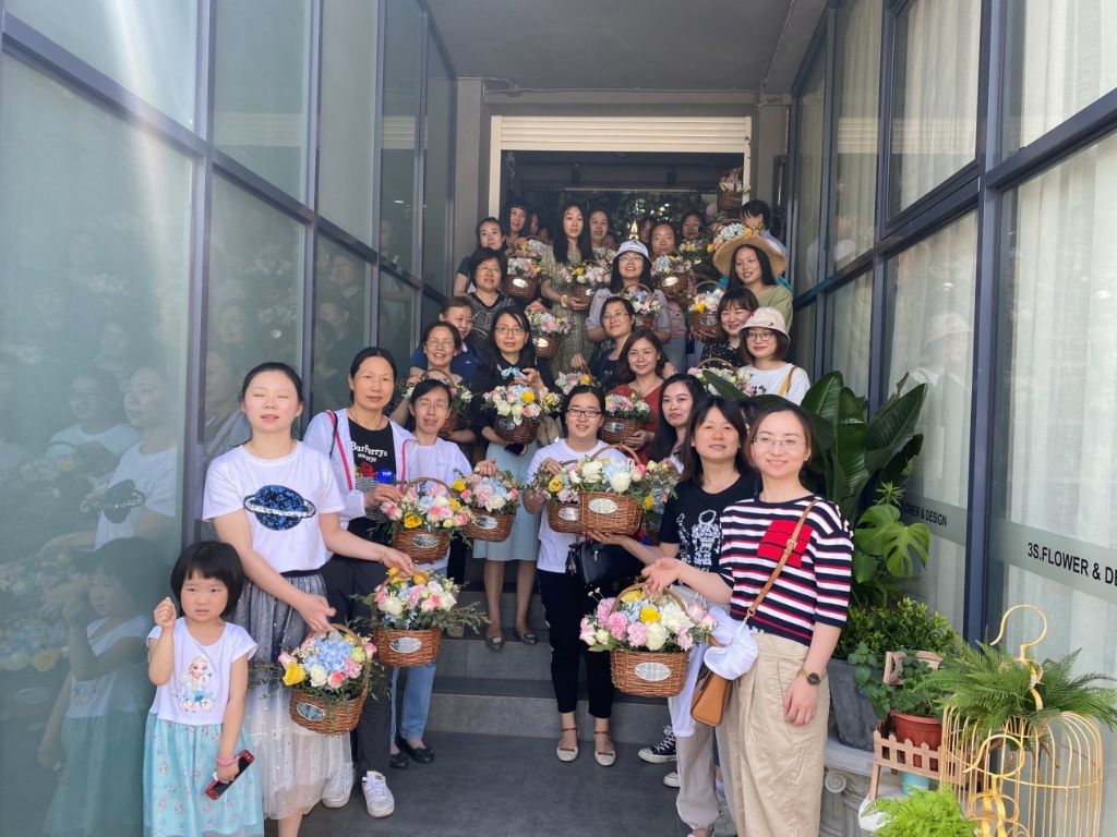 華光裝備開展女職工藝術插花培訓活動